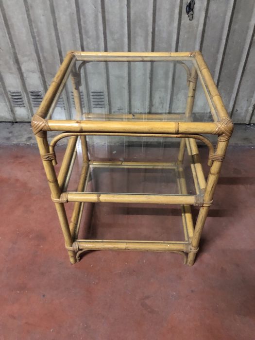 Mesa em bambu e vidro
