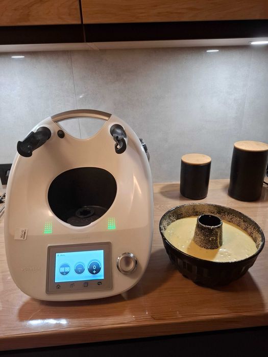 THERMOMIX  z akcesoriami i książką kucharską