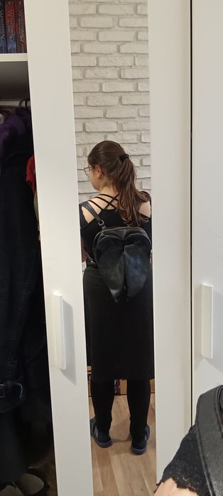 mały plecak w kształcie serca ze skrzydłami