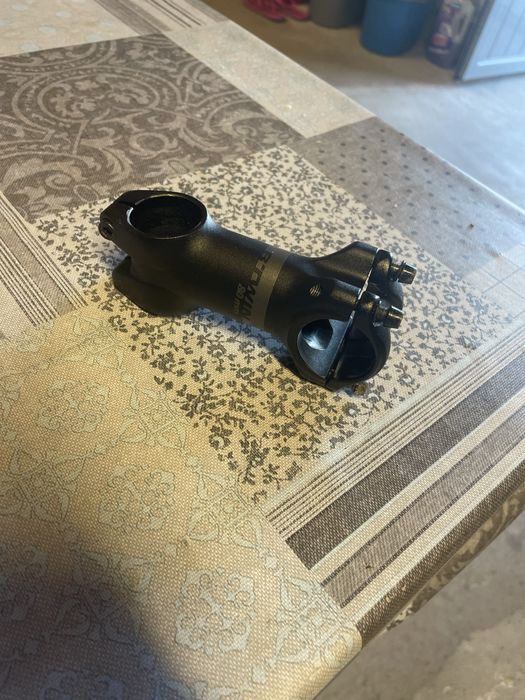 Pedais Shimano, guiador e avanço 80 mm