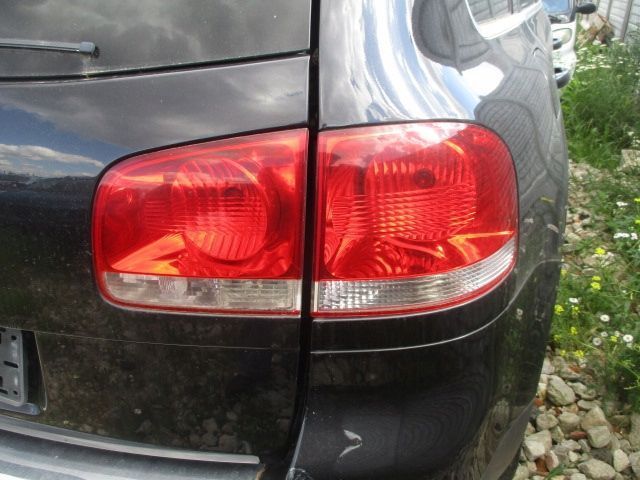 lampa tylna tył prawa lewa w błotnik touareg 7l eu