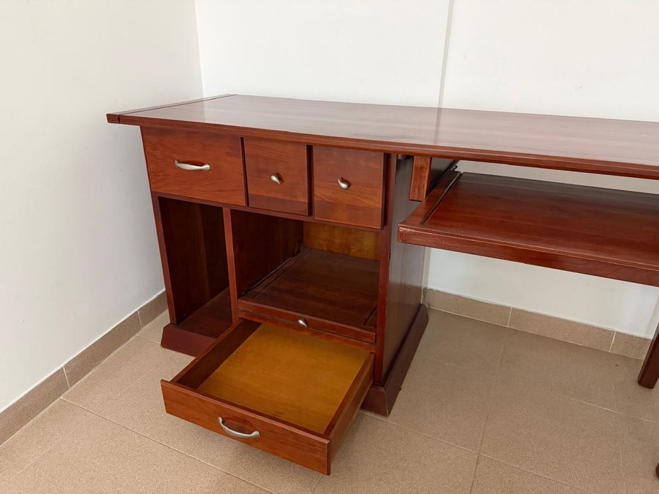 Secretaria em madeira de cerejeira