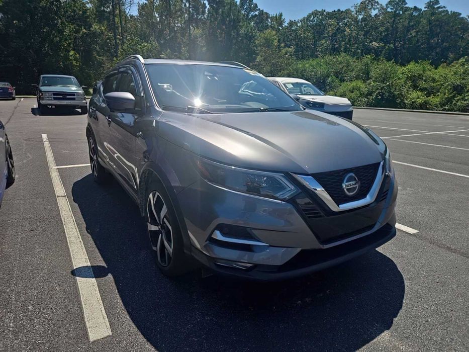 Nissan Rogue Sport      2021