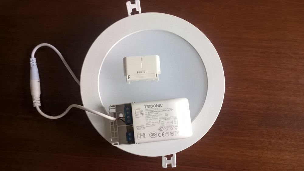 Oprawa oświetleniowa sufitowa DOWNLIGHT z diodami LED