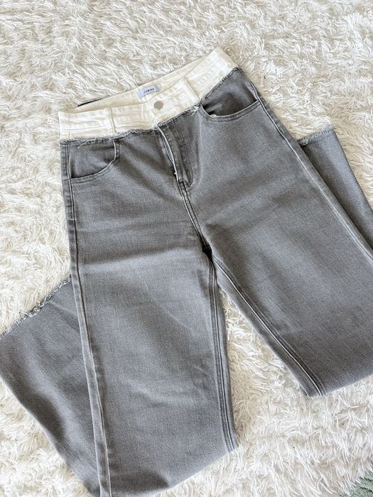 Сірі джинси з білою вставкою