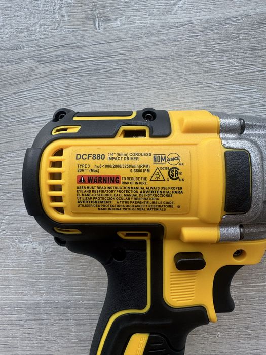 Комплект Гайковерт DeWalt DCF880
