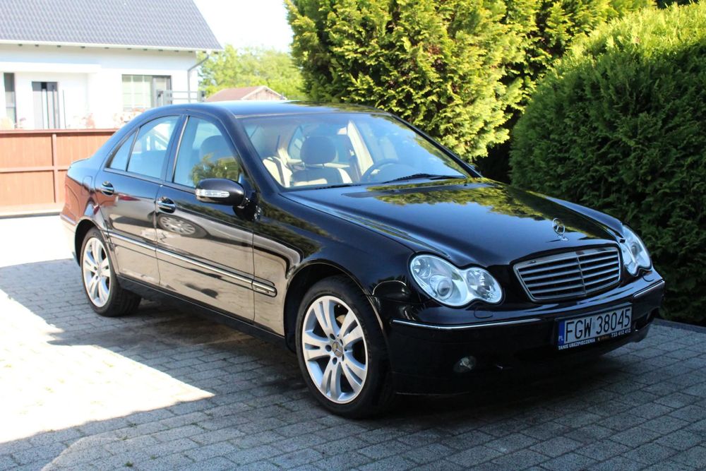 Mercedes-Benz Klasa C Oryginalny lakier i przebieg Skóra Ksenon Hak Klima Alu Serwisowany