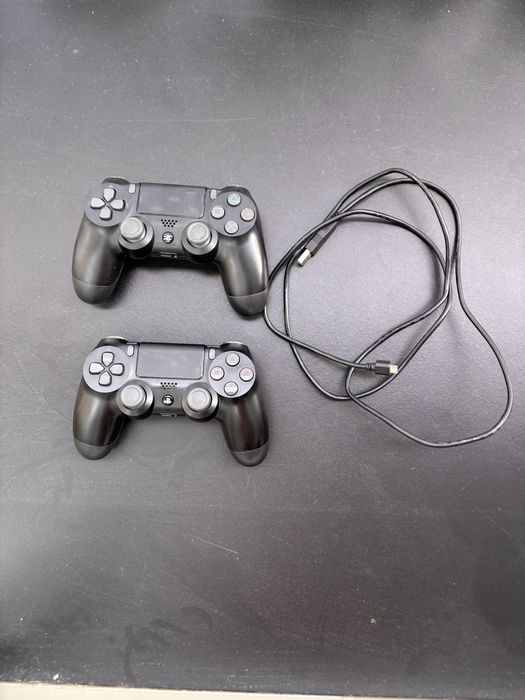 Consola ps4 e comandos originais