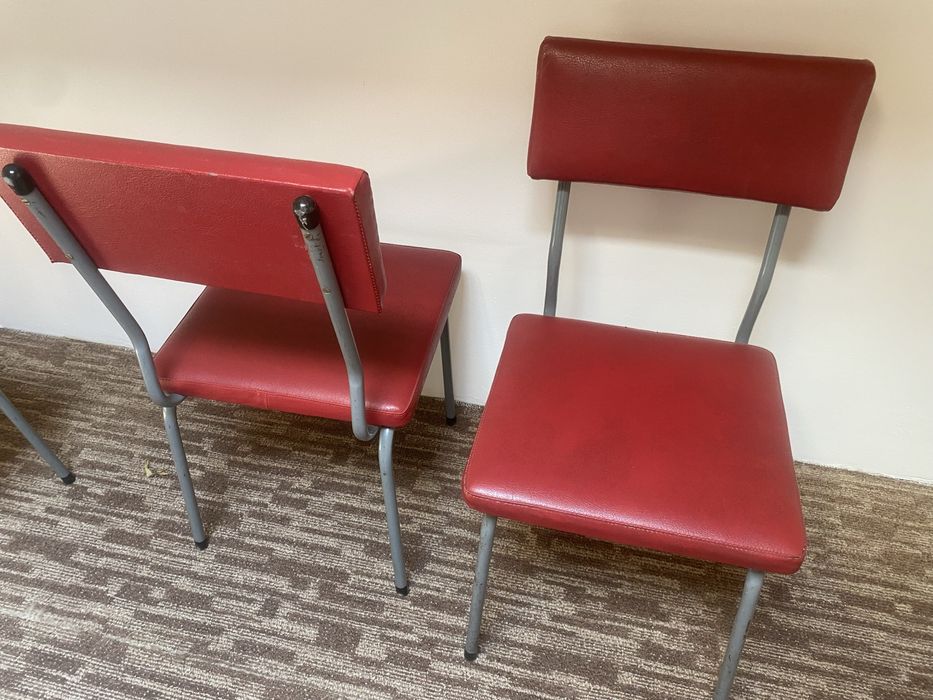 Krzesła czerwone