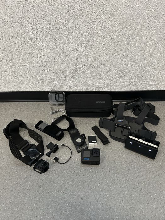 Gopro Hero 11 та великий набір аксесуарів