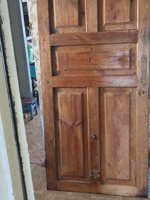 Продаю двері дерев'яні 200х824х42