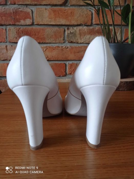 Sprzedam szpilki Gino Rossi 36 ślub, białe