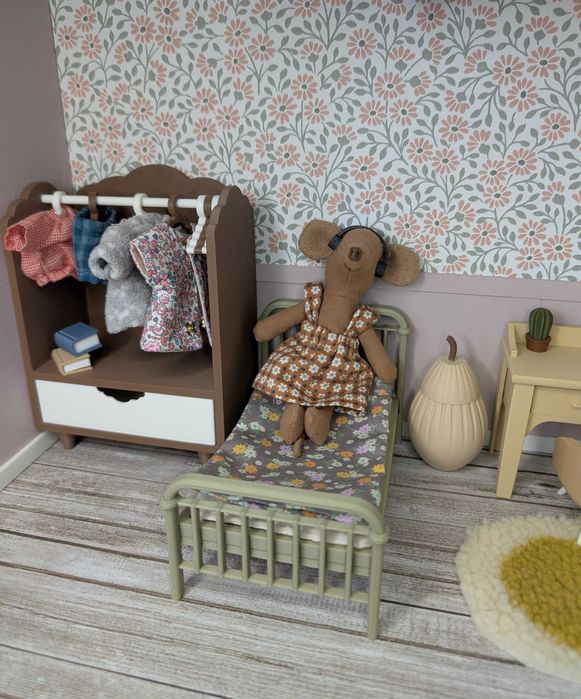 Mebelki do domku dla lalek i myszek Maileg - Zestaw Pokoik z szafą