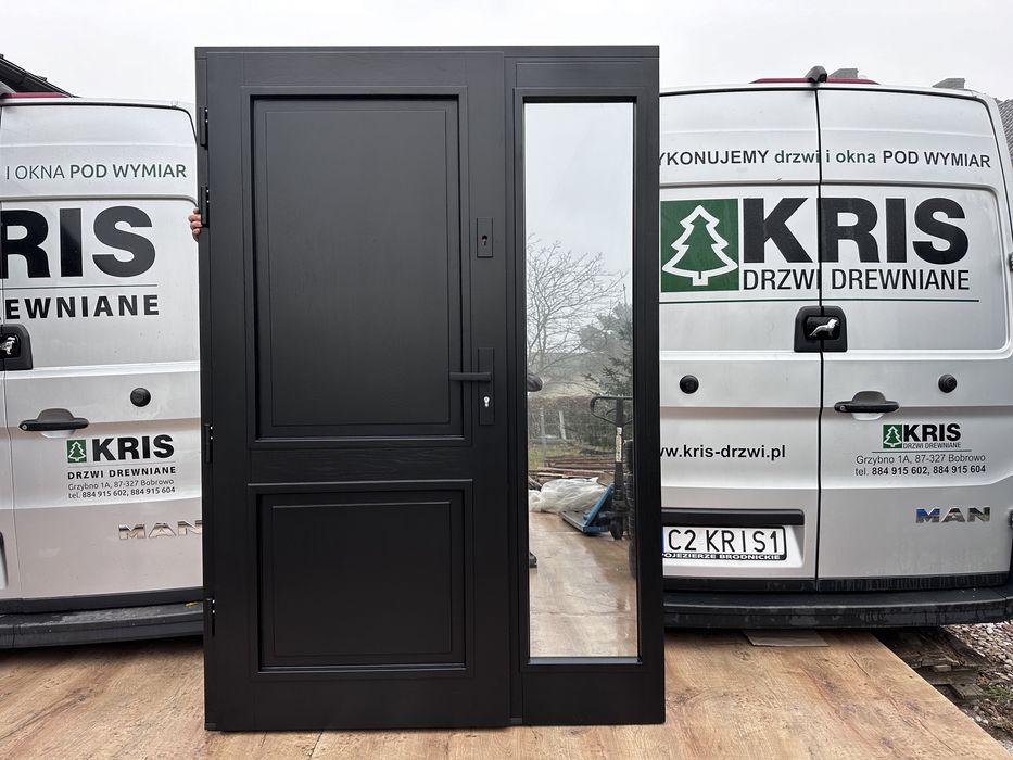 Drzwi zewnętrzne drewniane z doświetlem czarne Na wymiar Montaz Polska