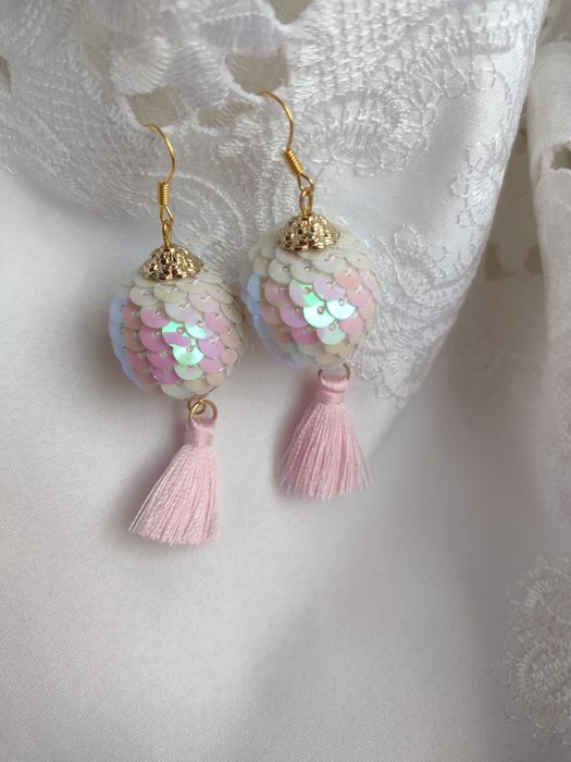 kolczyki disco cekinowe kule blado różowe z chwostem