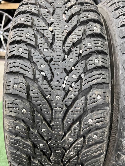 Шини 225/65 r17 Nokian Висота протектора 8мм.
