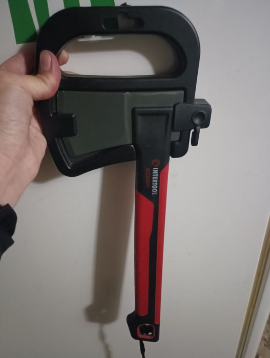 Продам топор  INTERTOOL вес 1 кг