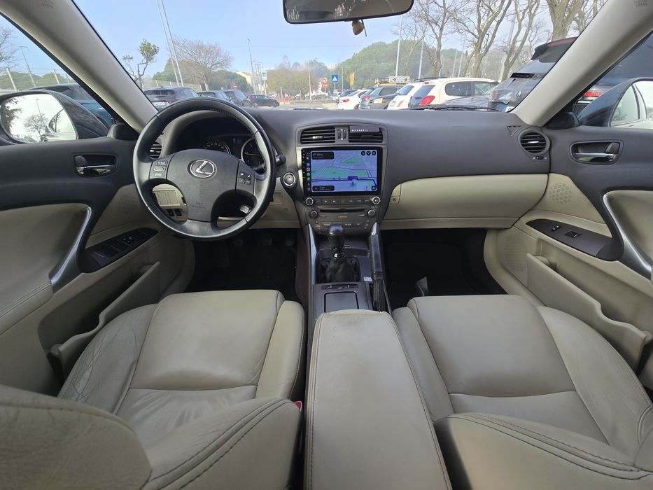 Lexus is 220d (2010)