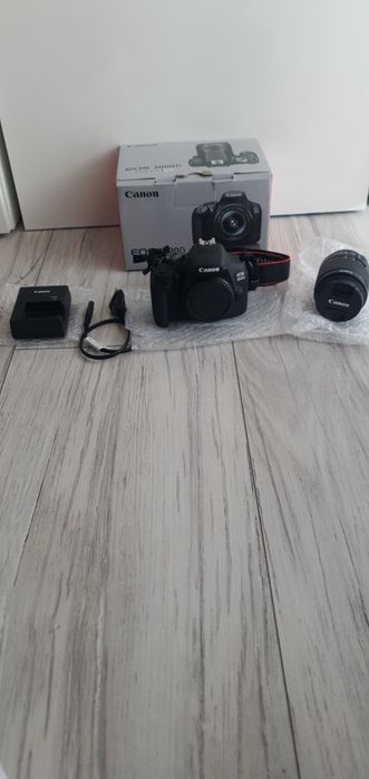 Aparat fotograficzny lustrzanka cyfrowa canon eos 2000d + obiektyw