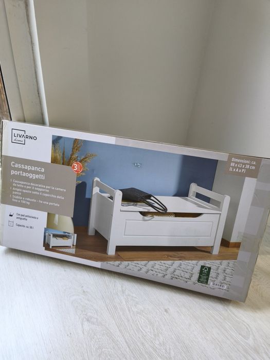 Banco de madeira com arrumação novo