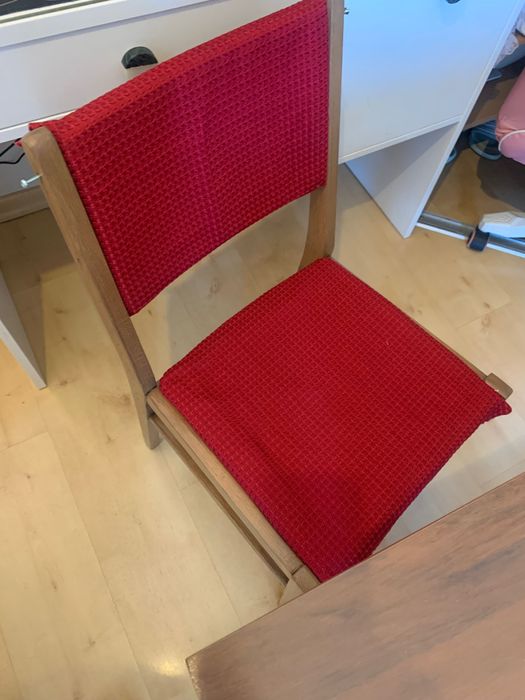 Stół z krzesłami po renowacji orzech