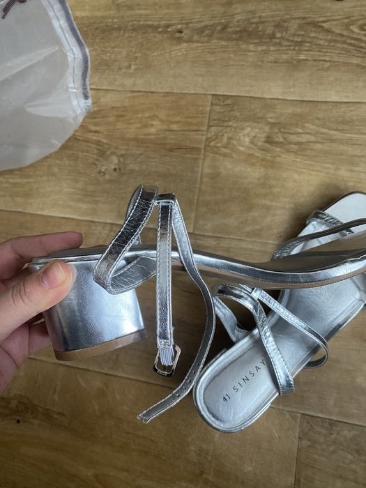 Сріблясті жіночі босоніжки