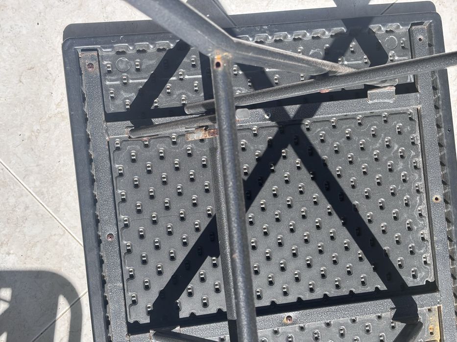 Mesa exterior quadrada