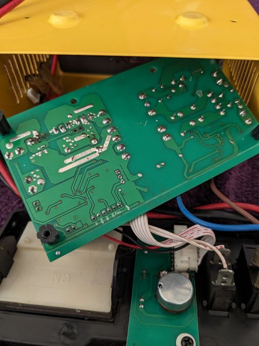 Зарядний пристрій Pulso 12/24 на запчастини