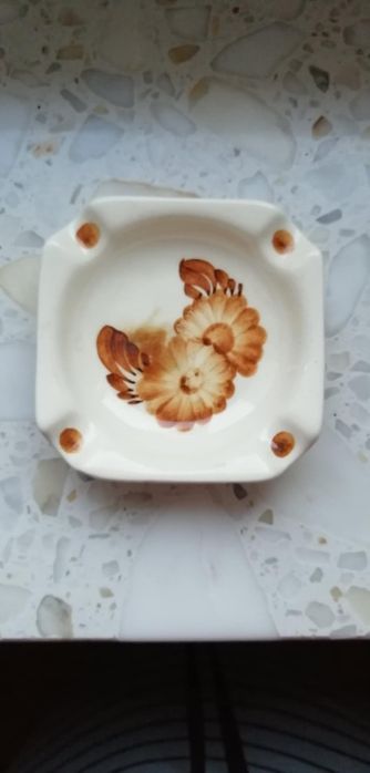 Fajansowa popielniczka