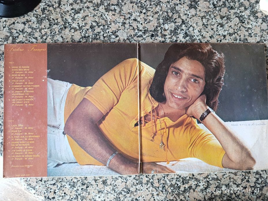 Vários discos de vinil de 33 tours