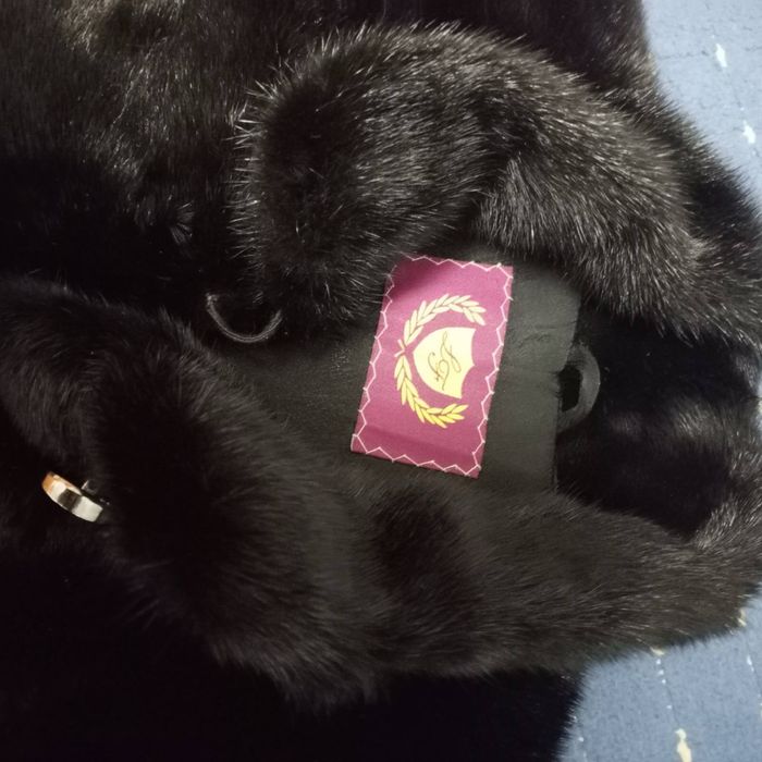 Продам натуральну норкову жіночу довгу шубу в ідеальному стані