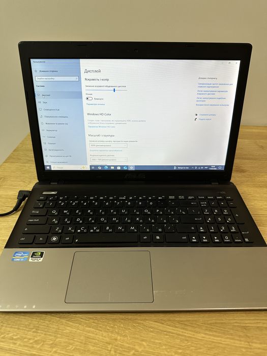 Ноутбук ASUS , 256 SSD, 15.6 дюйма екран, 8gb DDR, 2 gb video.