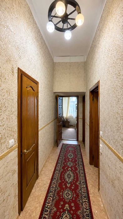 *Продам простору частину будинку 85 м² з гаражем,  Полтава, Новобудова