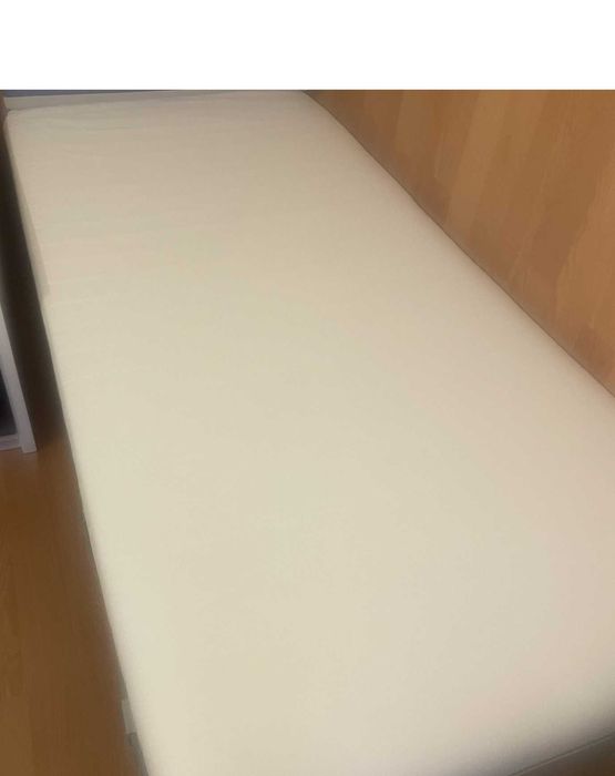 Estrado IKEA com colchao IKEA lavavel