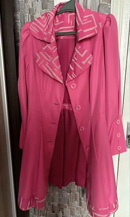 Тренч (плащ) рожевий