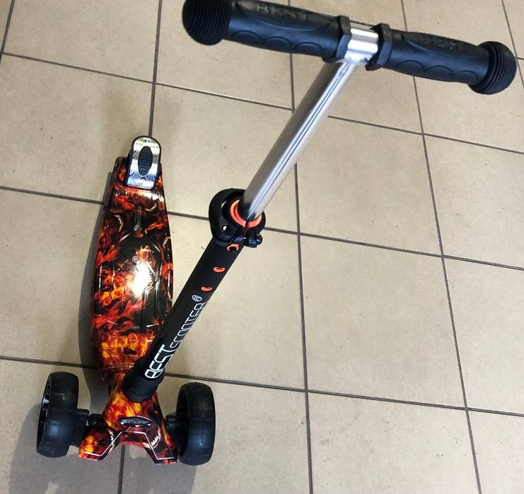 Надміцний самокат Максі з широкими силіконовими колесами зі світлом