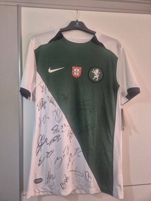 Camisola Sporting 23/24 assinada pelos jogadores