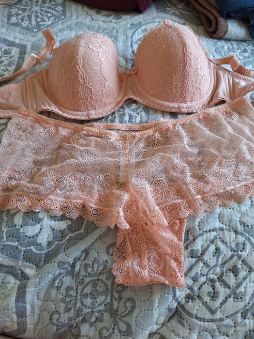 Komplet bielizny koronkowej firmy Jolinessa roz.75 c majtki 44