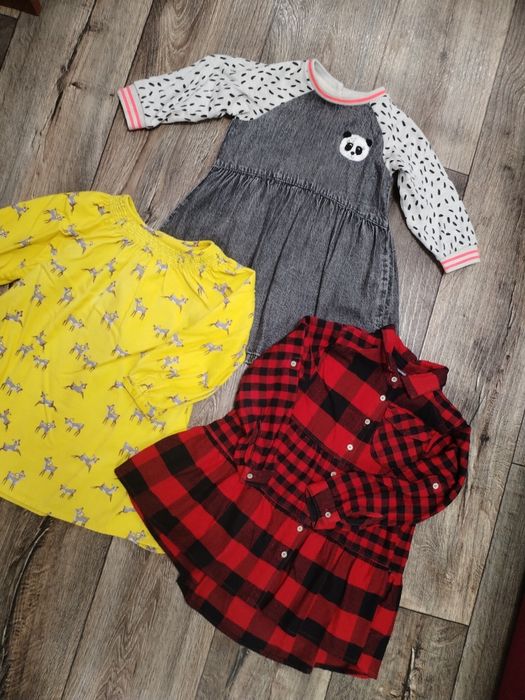Сукні на дівчинку 2-3 роки червона в клітинку довше. Ціна вказана за 3