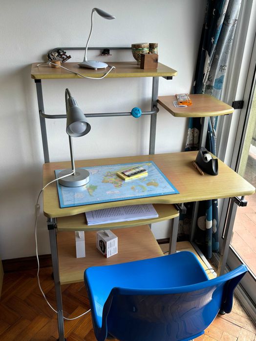 Para o seu filho : Secretária, cadeira e candeeiro - muito barato !