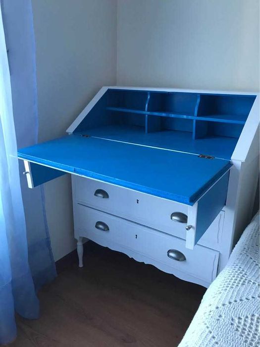 Cómoda e secretária