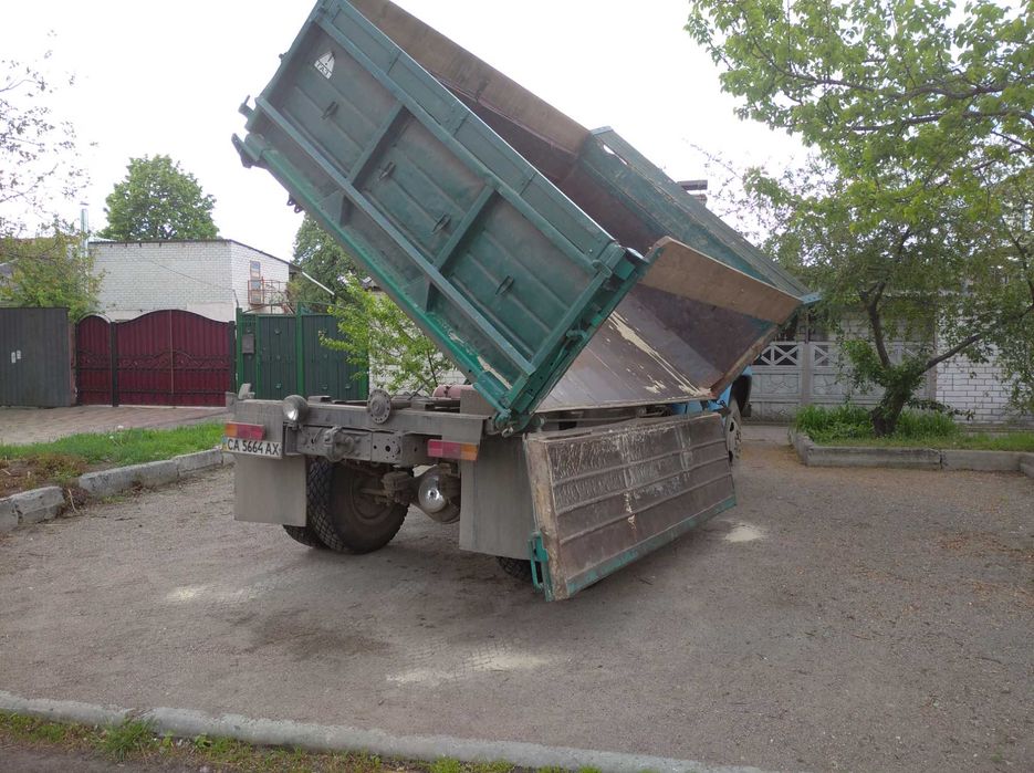 Отсєв,щебень,песок.