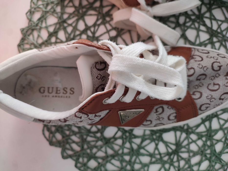 Ciekawe trampki Gueesa