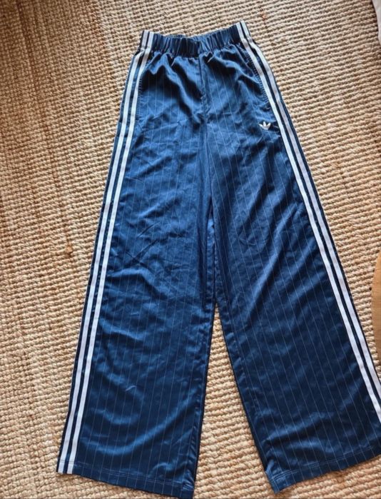 Sliczne szedokie spodnie adidas