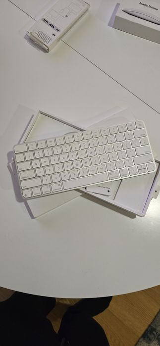 Magic mouse, Magic keyboard e adaptation usb c