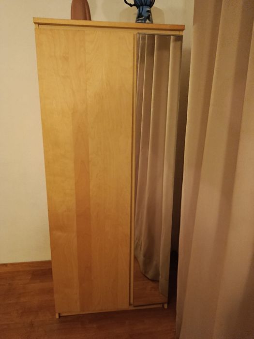 Roupeiro IKEA com espelho