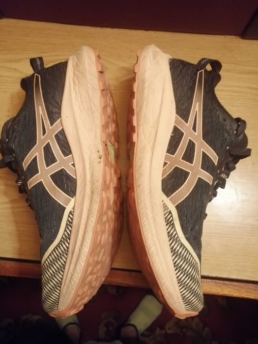 подростковые кроссовки asics fujji lite4