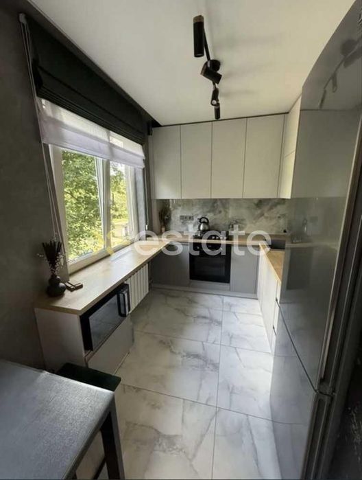 Продам трикімнатну квартиру на Салтівці по Амосова у тихому районі