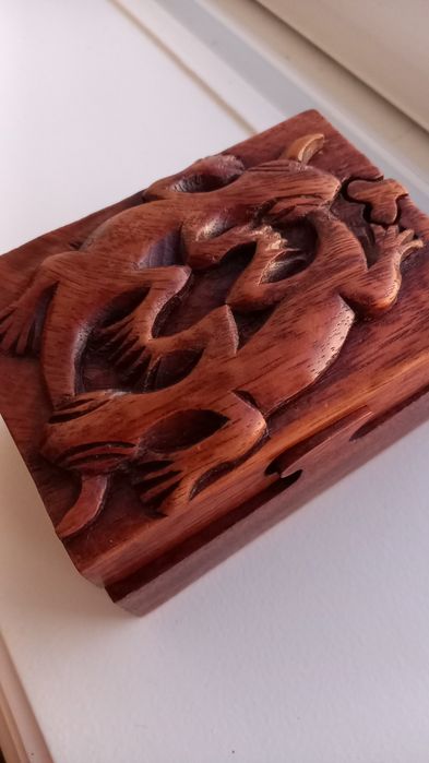 Caixa de madeira handmade com lagartos