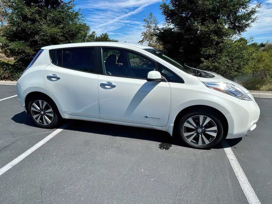 Nissan LEAF S      2015